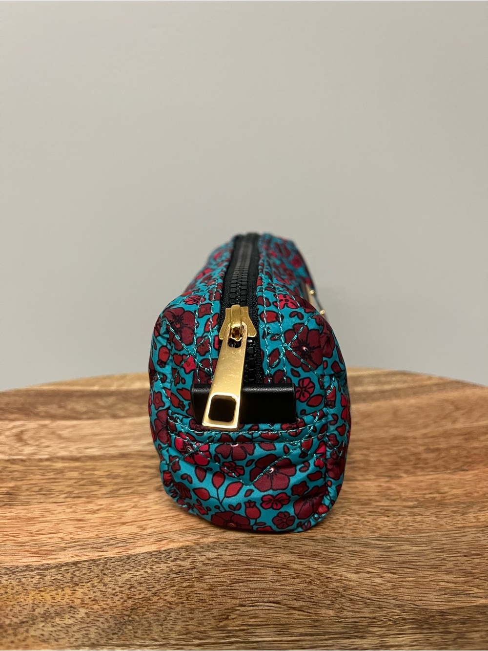 Marc Jacobs New York Teal & Magenta Floral Pattern Diamond Quilted Cosmetics Bag - Picture 3 of 5